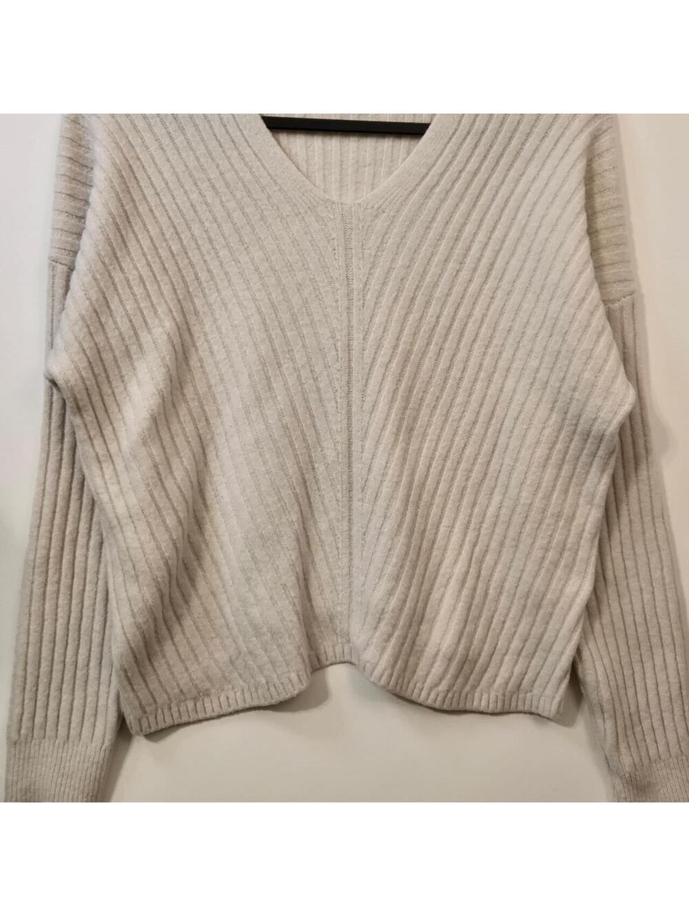 Women's Cream and White Jumper